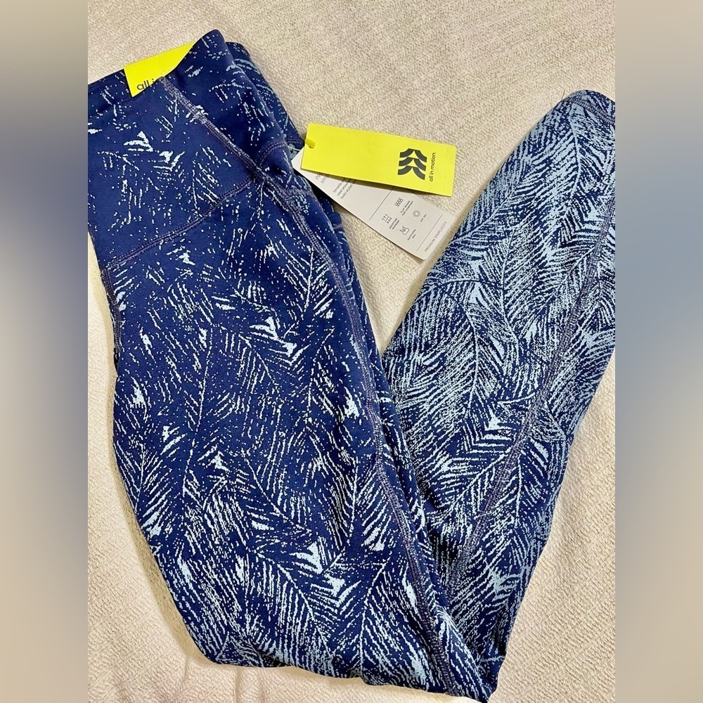 All in Motion Light Blue & Navy Blue High-rise 7/8 legging -XS